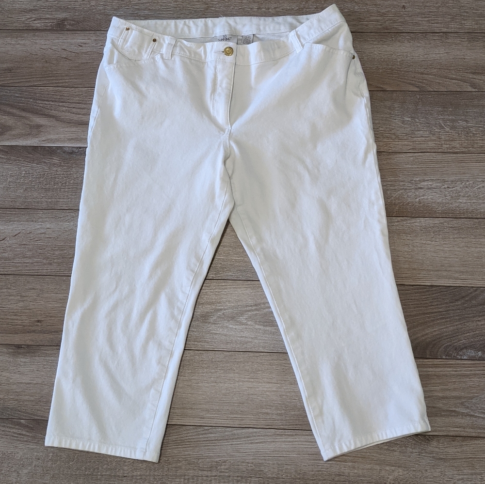 CHICO'S So Slimming Crop (size 2.5)